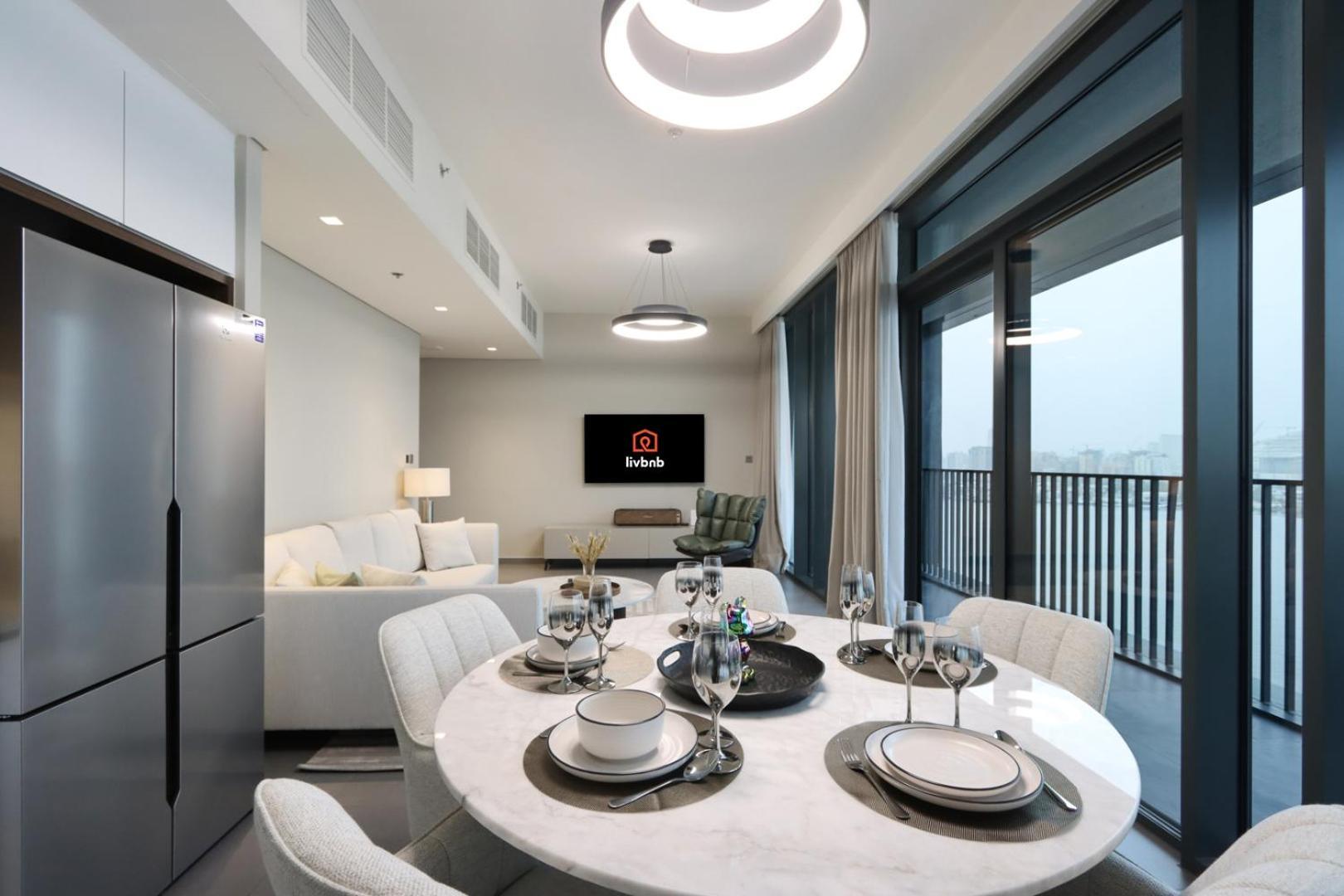 Waterfront 2br With Skyline Views Apartment *